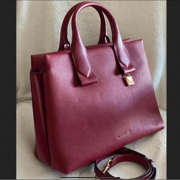 ✨🆕✨Brand New Michael Kors Leather Satchel Bag